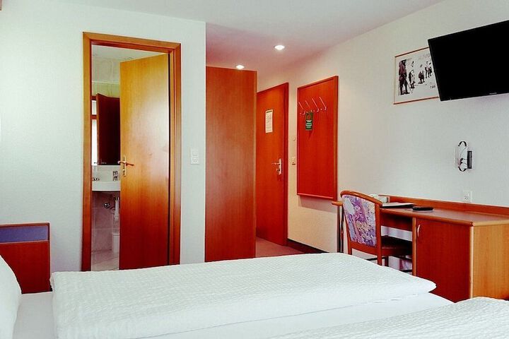 Room 17 of 77