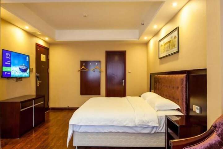 Room 10 of 40