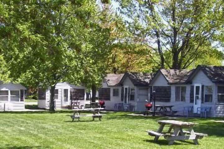 Lakeside Motor Lodge