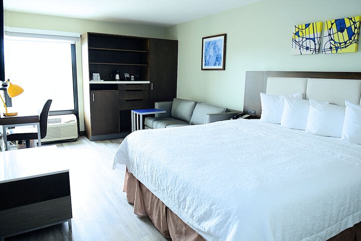 1 King Bed (11 of 11)