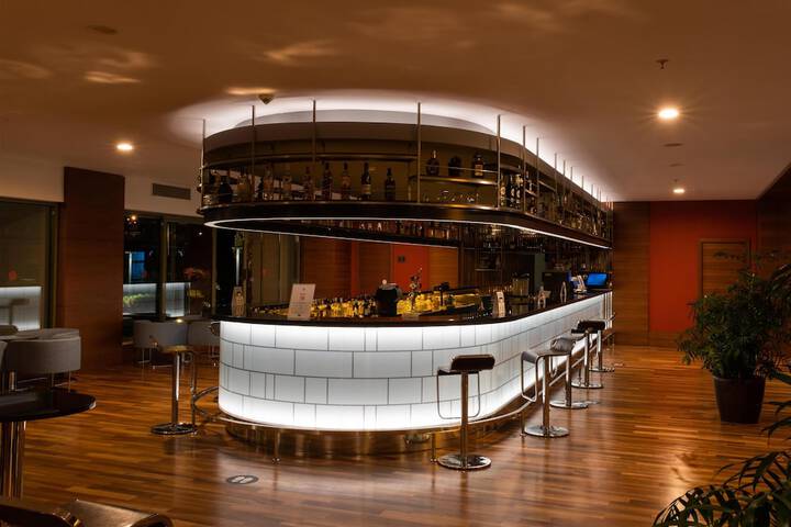 Lounge 173 of 242