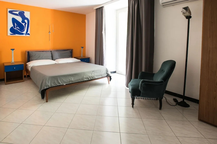 Room 5 of 12