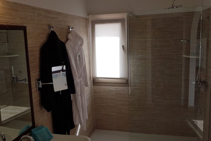 Room 25 of 106