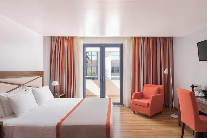 Room 40 of 162