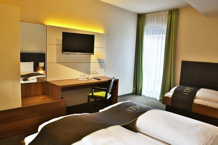 Room 16 of 38