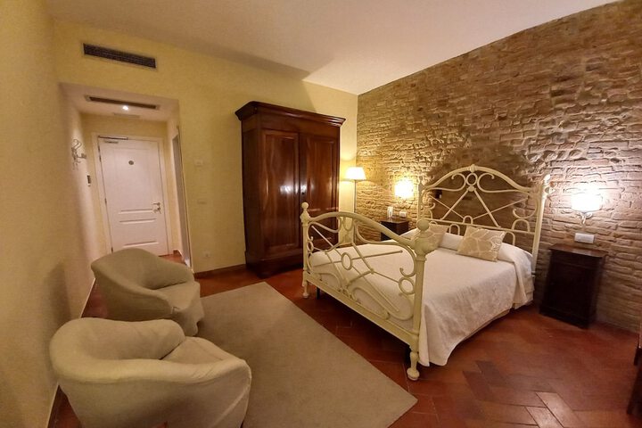 Room 6 of 44