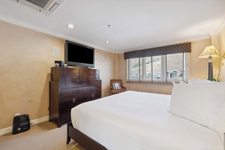Room 35 of 192