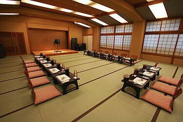 Ballroom/Hall 26 of 33