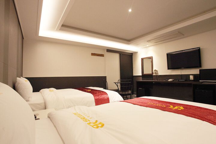 Room 25 of 83