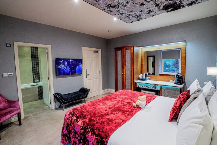 Room 98 of 242
