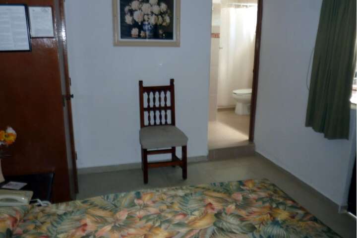 Room 10 of 34