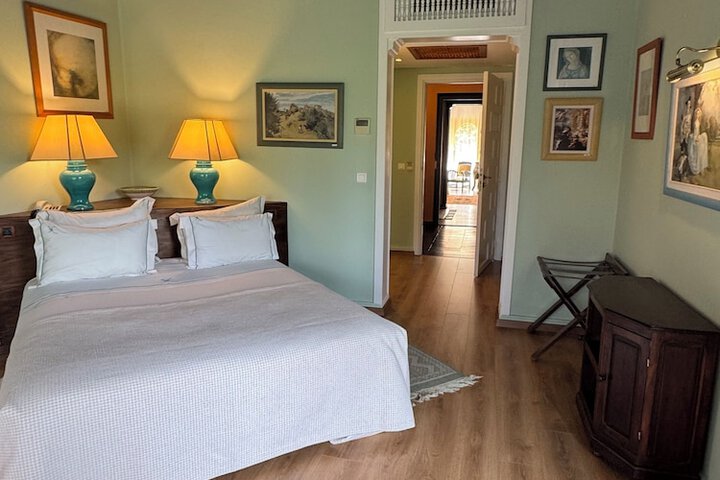 Room 52 of 133