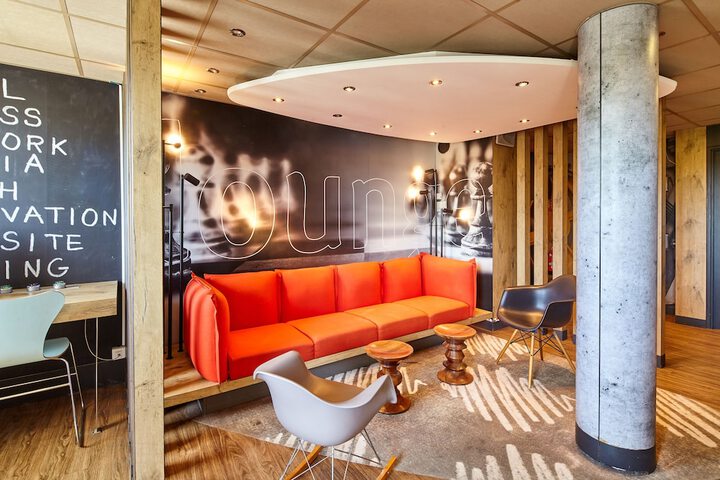 Guest Lobby
