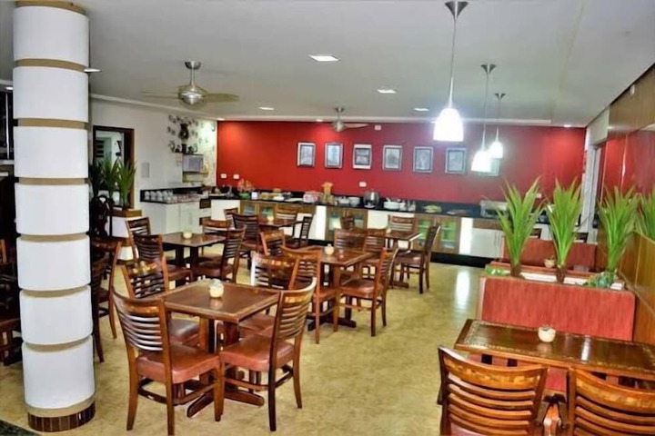 Dining 6 of 8