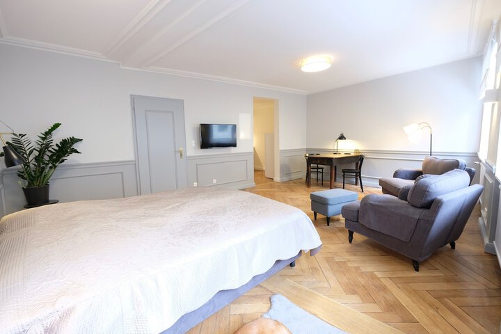 Room 2 of 32