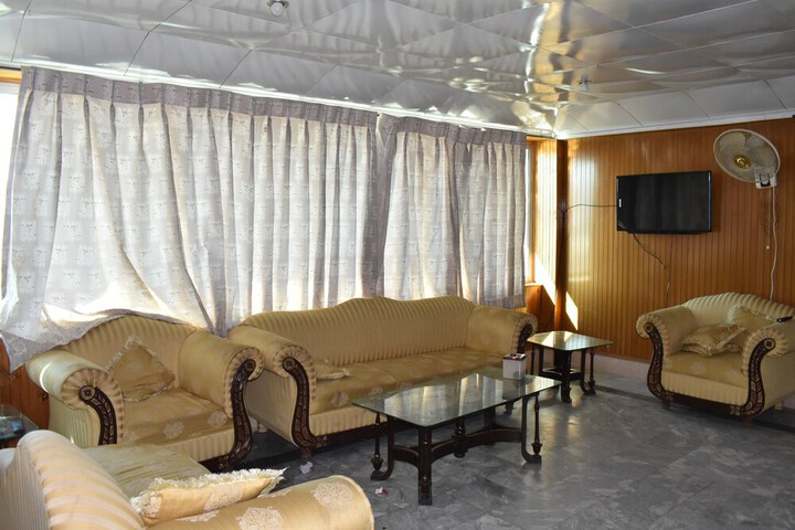 Room 10 of 12