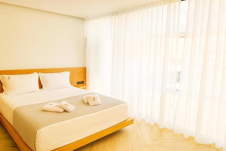 Triple a - Chic & Elegant by the Market - FREE parking!
