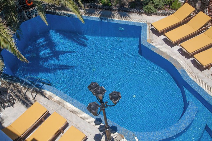 Pool 14 of 20