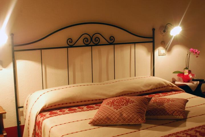 Room 16 of 103
