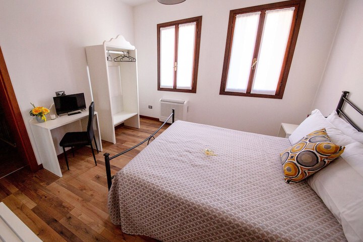 Room 13 of 63