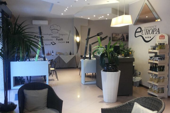 Entrance & Lobby