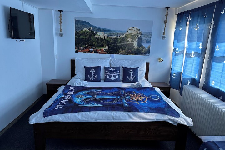 Room 43 of 167