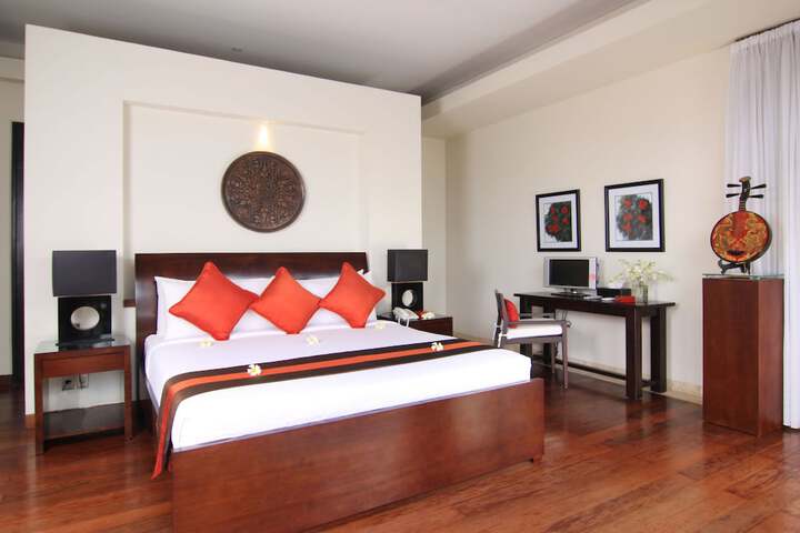 Room 4 of 74
