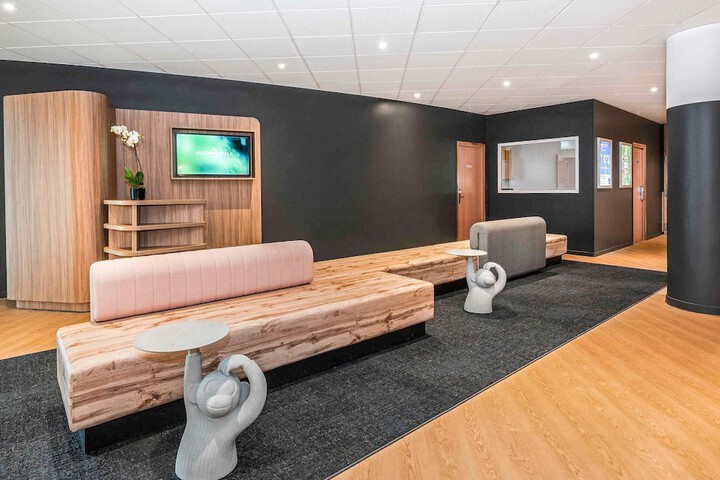 Guest Lobby