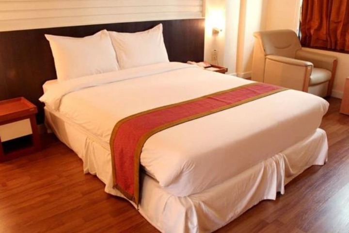Room 5 of 37
