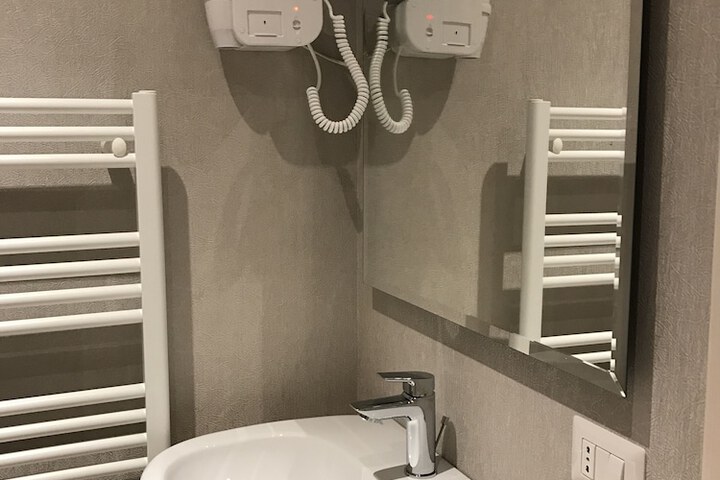 Room 32 of 73