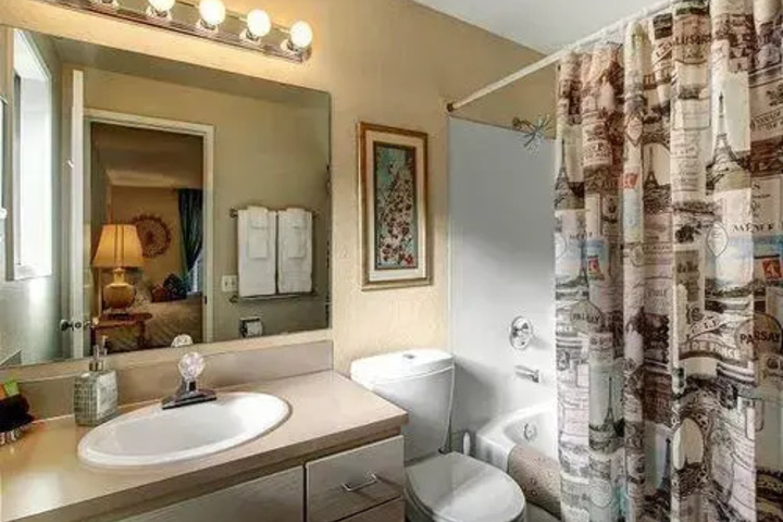 Room 9 of 19