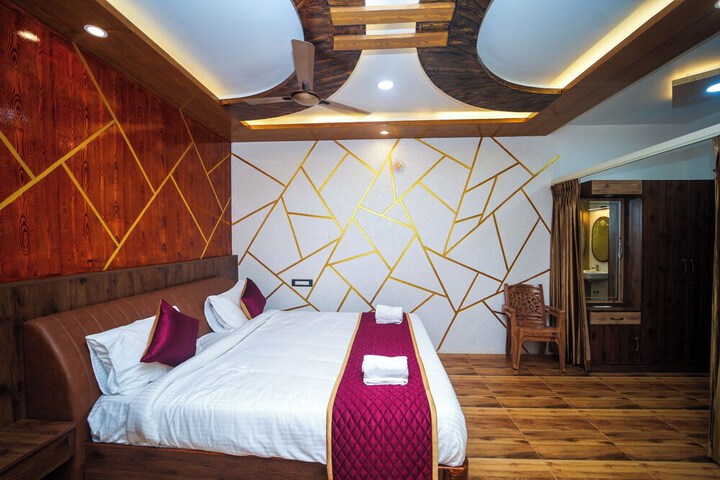 Room 6 of 27