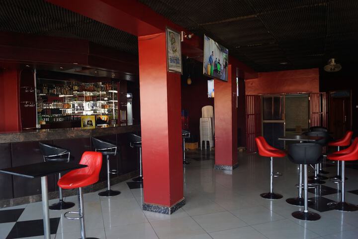 Lounge 45 of 58