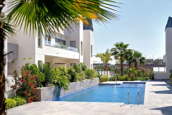 Pool 15 of 25