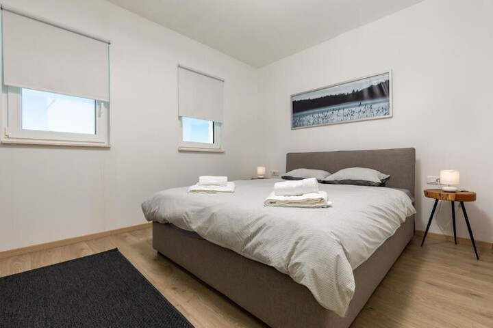 Room 45 of 194