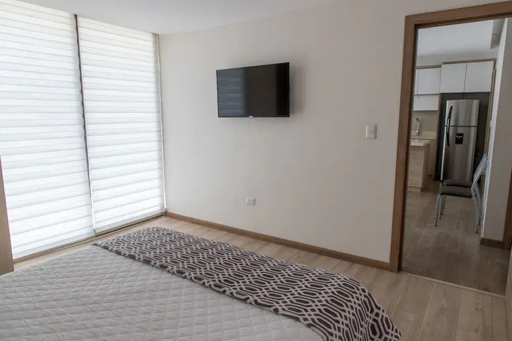 Room 4 of 16