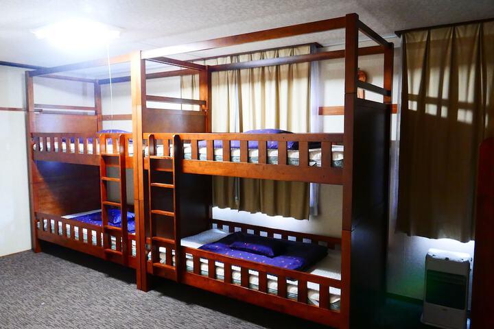 Room 6 of 81