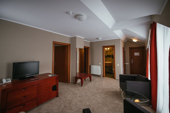 Room 24 of 68
