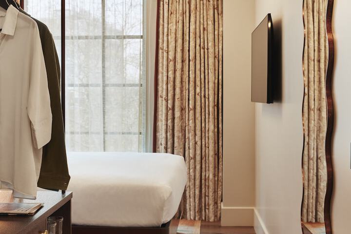 Room 22 of 43