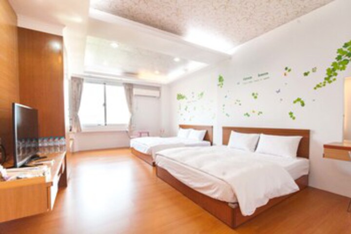 Room 10 of 31