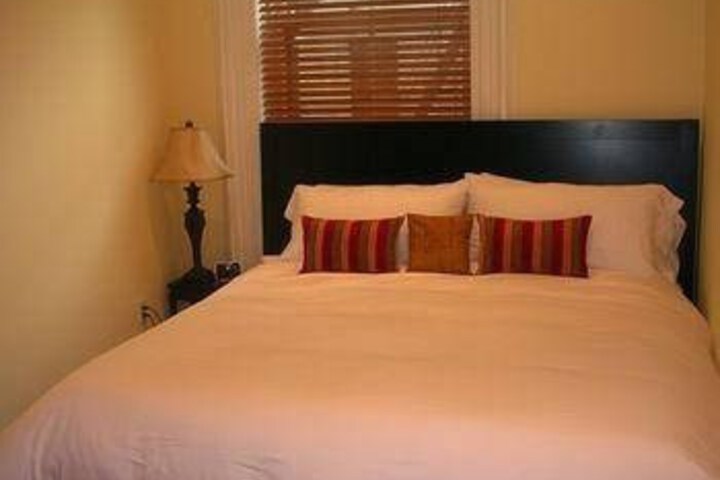  Herrick Guest Suites 18th Street Apartment 3