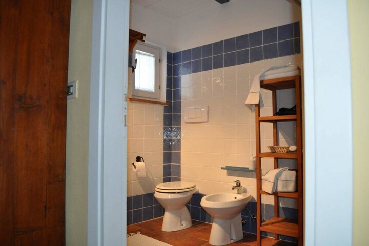 Room 32 of 48