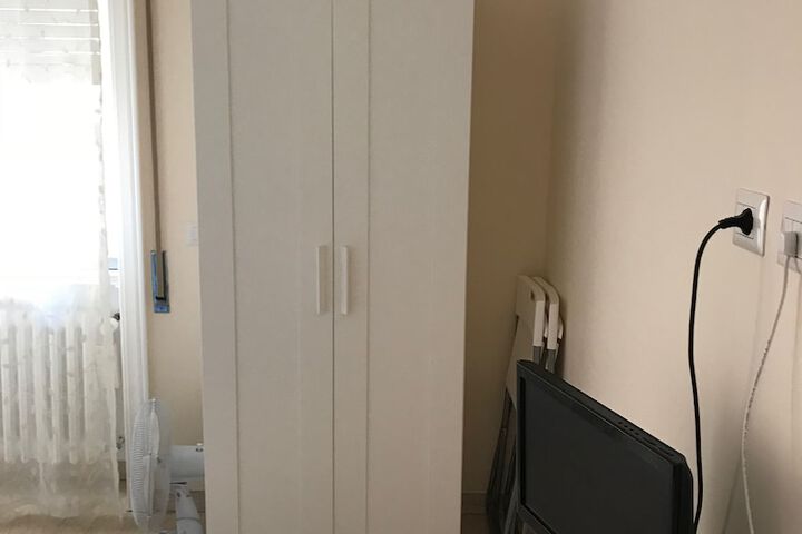 Room 25 of 37