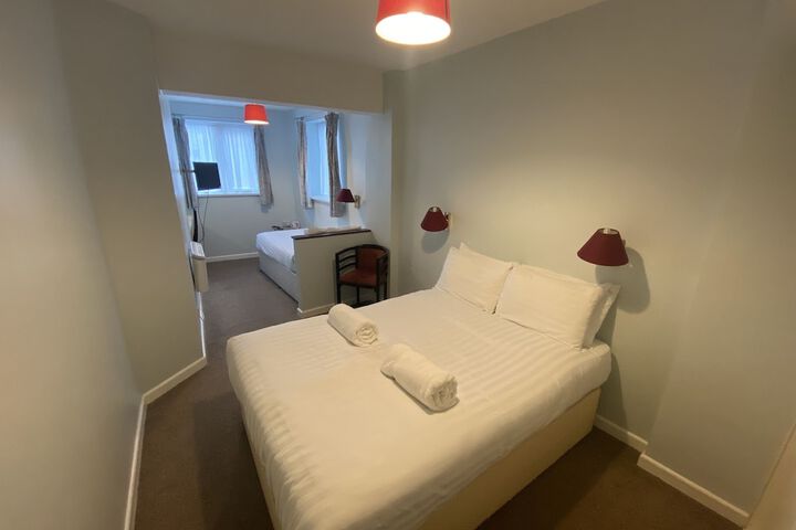 Room 32 of 87