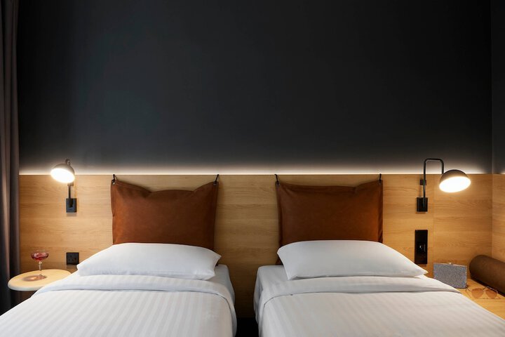 Room 2 of 31