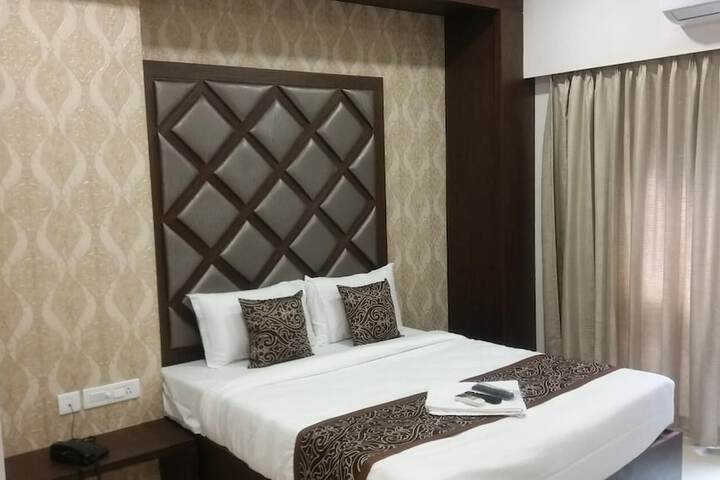 Room 10 of 30
