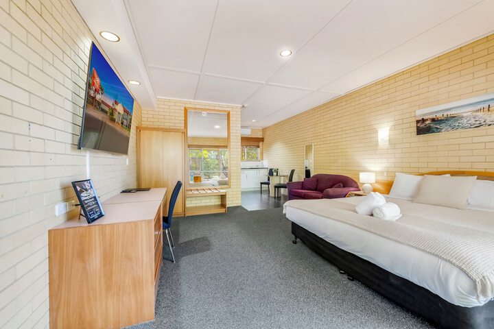Room 43 of 68