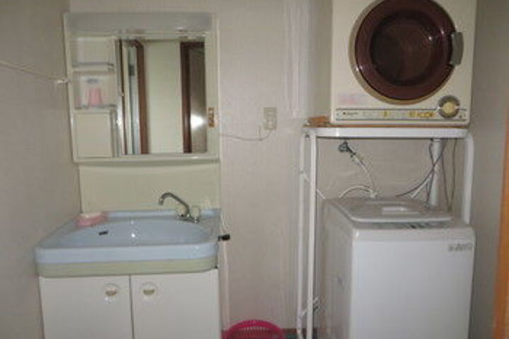 Room 5 of 28