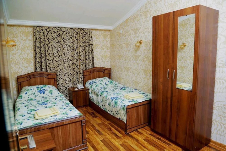 Room 10 of 13