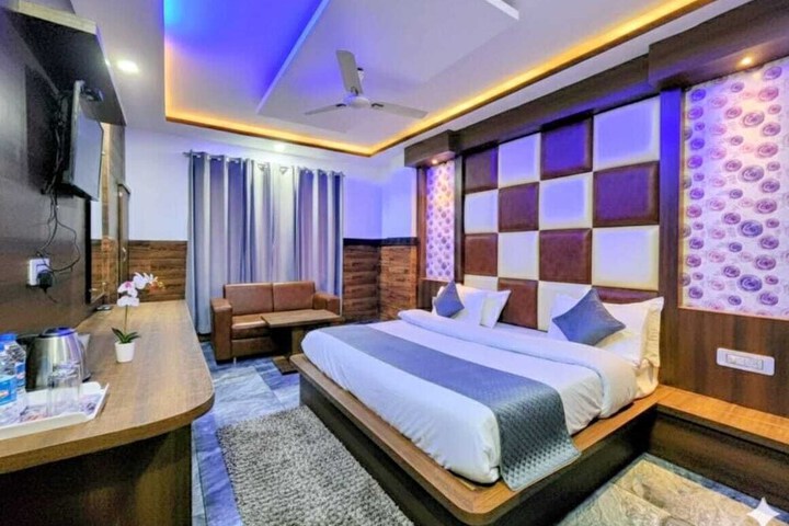 Room 6 of 13